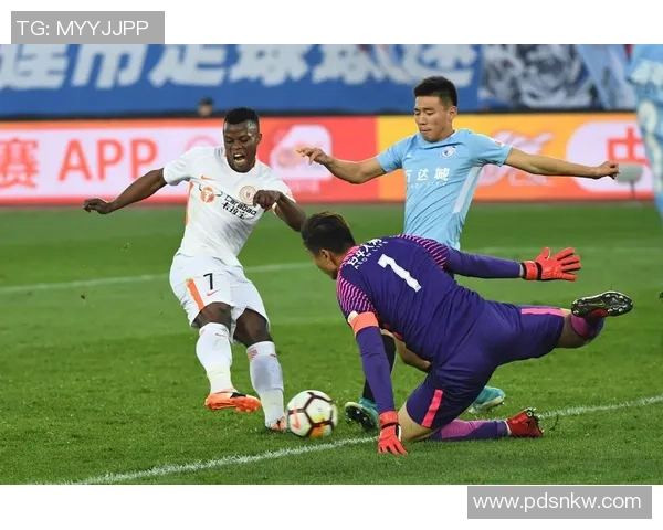 河南建业与大连一方激战正酣精彩赛事回顾与分析在3月3日展开